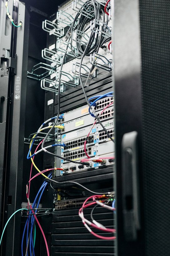 Nahaufnahme eines Serverracks.